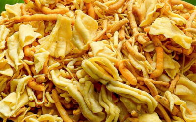 Mix Farsaan is a tasty mix of crunchy snacks, spices, and textures. It offers a great balance of flavor, making it perfect for tea-time or festive snacking.
