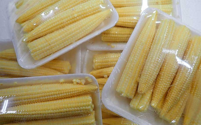 Fresh baby corn is selected, blanched, and frozen to keep its natural crunch and nutrients. It’s great for various cooking and food processing needs.